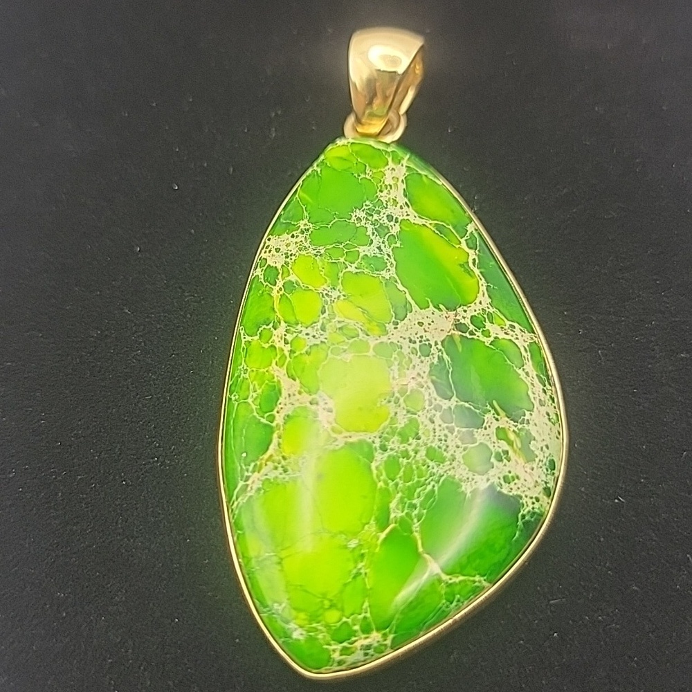 Vintage Signed CHARLES ALBERT Vivid Green Ocean Sediment Gold Tone Pendant #686p